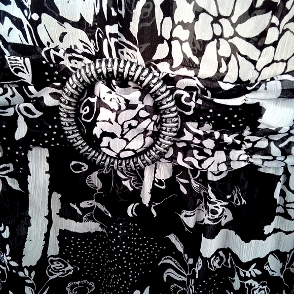 Milano Floral Peplum Blouse with Faux Belt - Picture 9 of 12